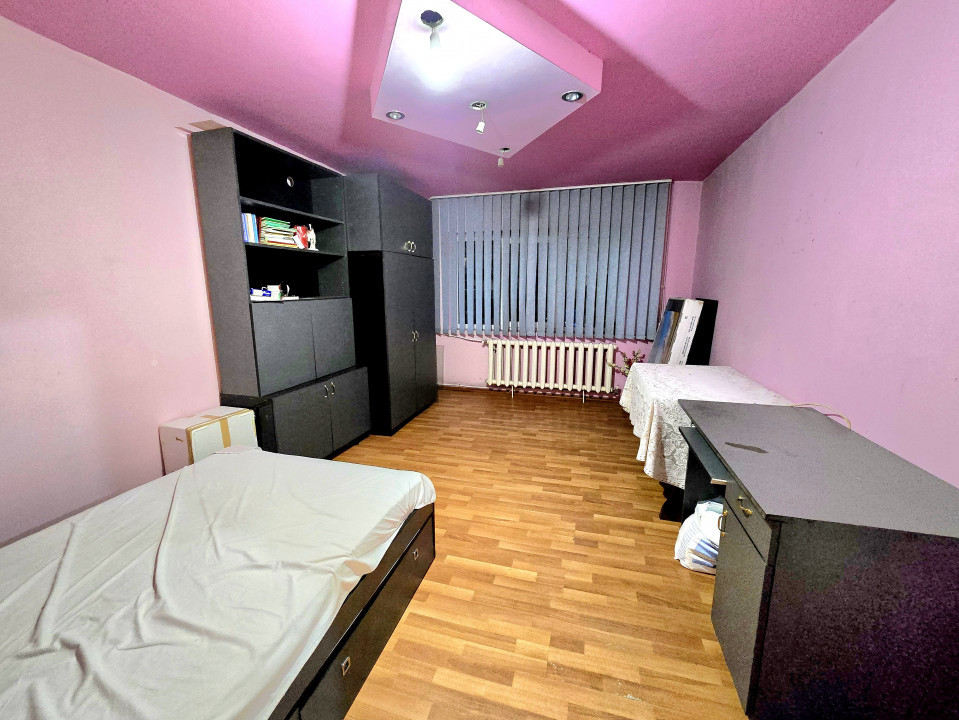 Apartament PB 3 camere, zona Decebal - str. Lisabonei