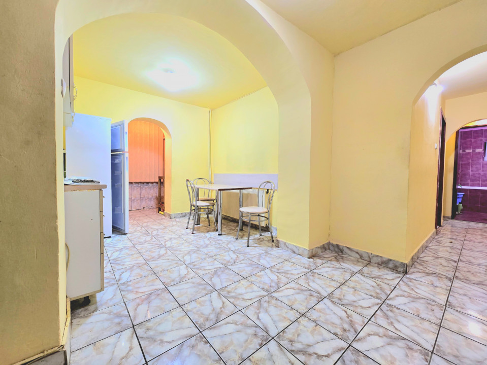 Apartament PB 3 camere, zona Decebal - str. Lisabonei