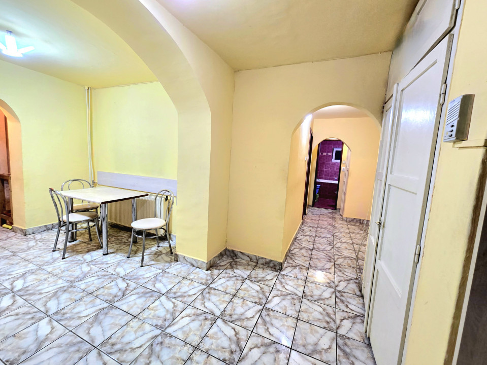 Apartament PB 3 camere, zona Decebal - str. Lisabonei