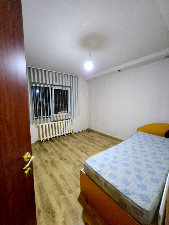 Apartament PB 3 camere, zona Decebal - str. Lisabonei