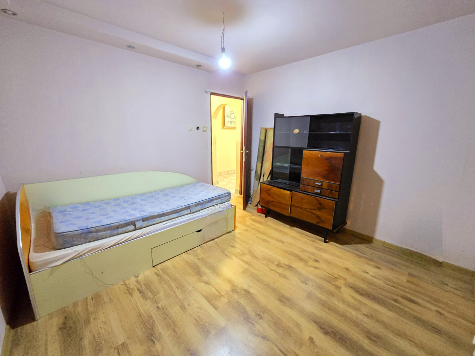 Apartament PB 3 camere, zona Decebal - str. Lisabonei