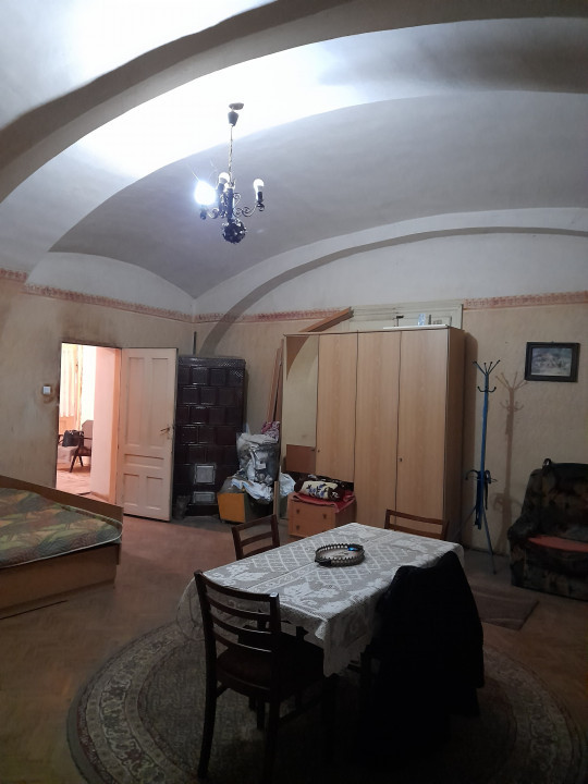 Apartament 2 camere la curte comuna, central, Str. Tudor Vladimirescu nr 25