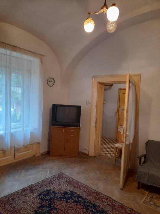 Apartament 2 camere la curte comuna, central, Str. Tudor Vladimirescu nr 25