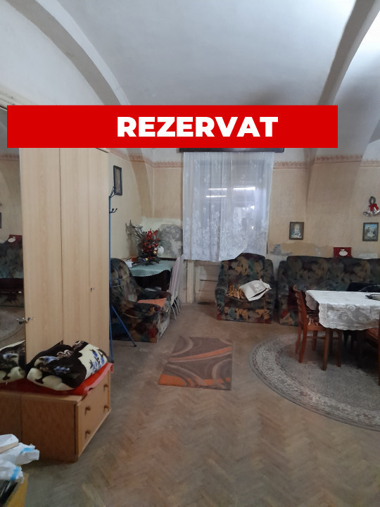 Apartament 2 camere la curte comuna, central, Str. Tudor Vladimirescu nr 25