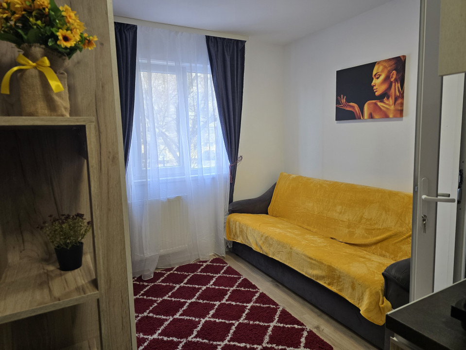 Garsonieră renovată complet – 12 mp utili, etaj 1 – Rogerius, str. Aluminei