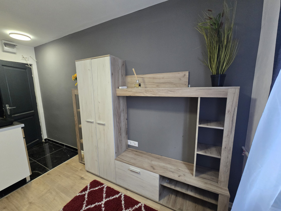 Garsonieră renovată complet – 12 mp utili, etaj 1 – Rogerius, str. Aluminei