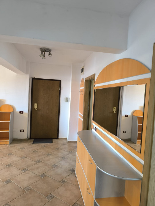 Apartament 3 camere, Decebal Str. Aluminei