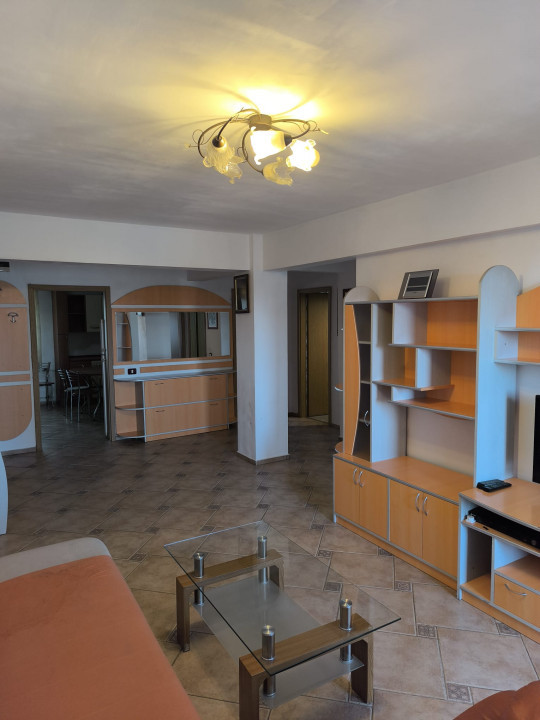 Apartament 3 camere, Decebal Str. Aluminei