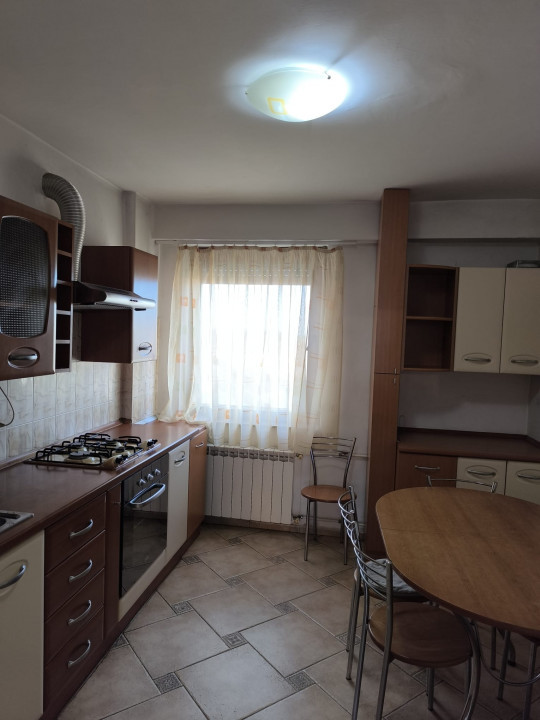 Apartament 3 camere, Decebal Str. Aluminei