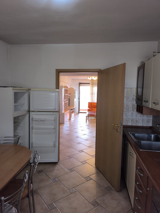 Apartament 3 camere, Decebal Str. Aluminei