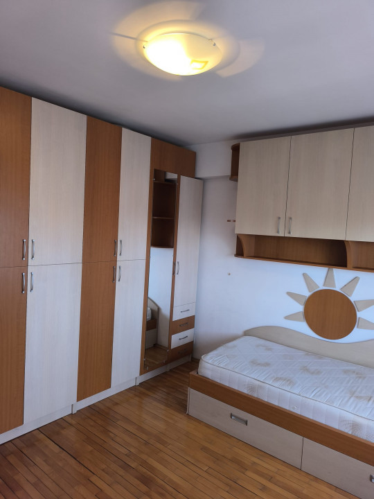 Apartament 3 camere, Decebal Str. Aluminei