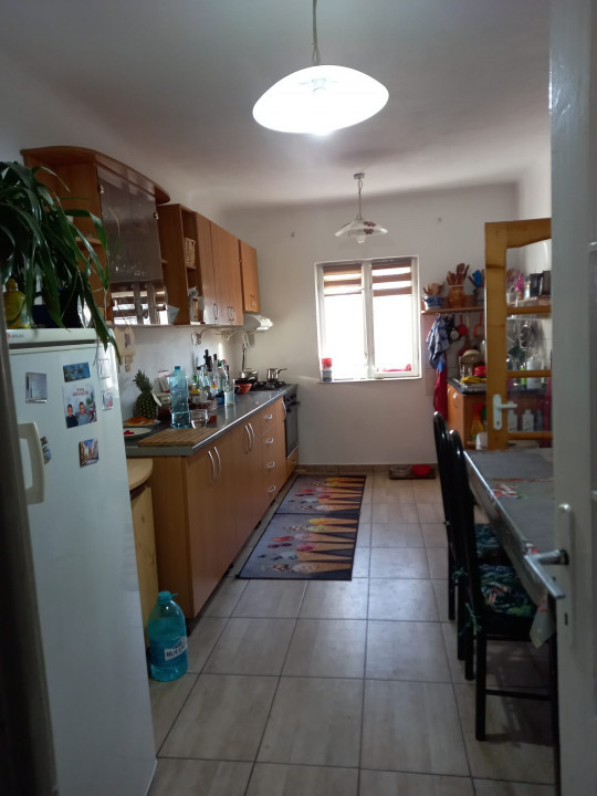 Casa cu 5.000 mp teren la E 60, zona Osorhei