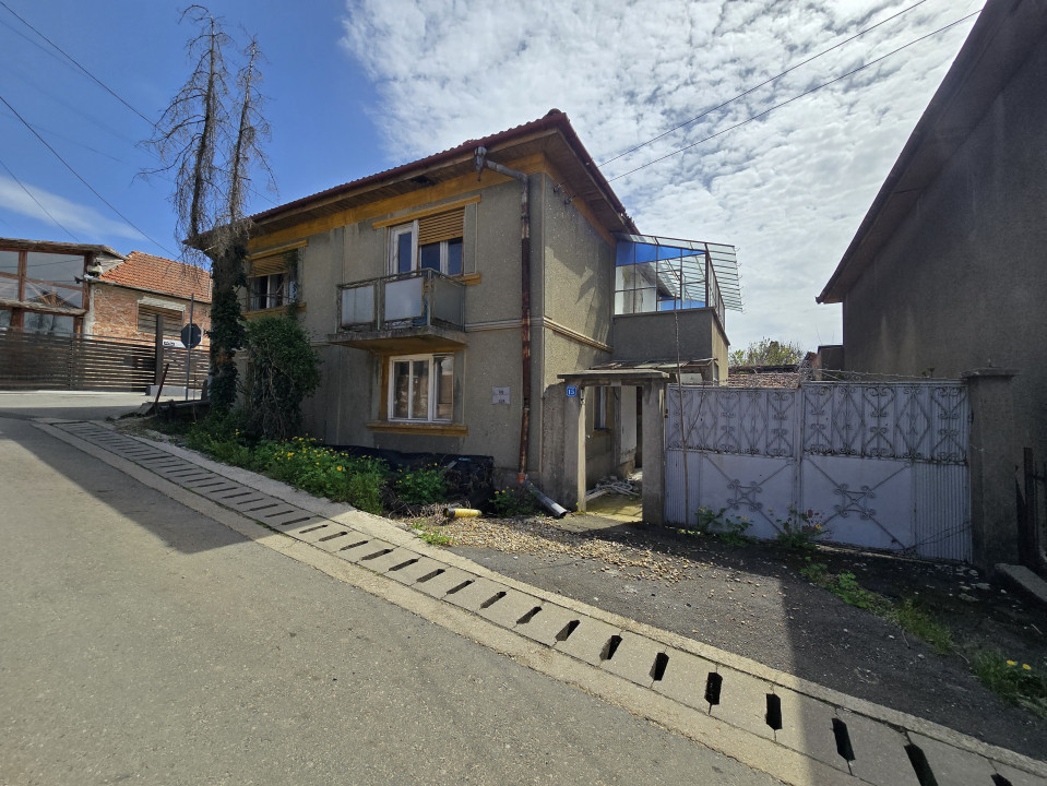 Teren 700mp + Casa renovabila - zona Gara Centrala