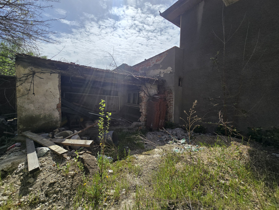 Teren 700mp + Casa renovabila - zona Gara Centrala
