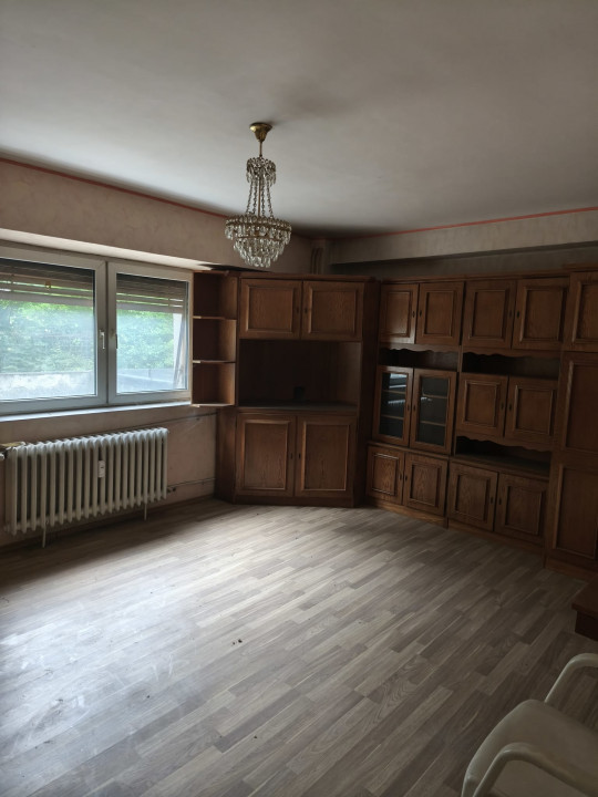 Apartament 3 camere, Str. Louis Pasteur, langa Spitalul Jud,