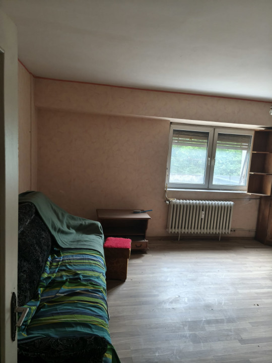 Apartament 3 camere, Str. Louis Pasteur, langa Spitalul Jud,