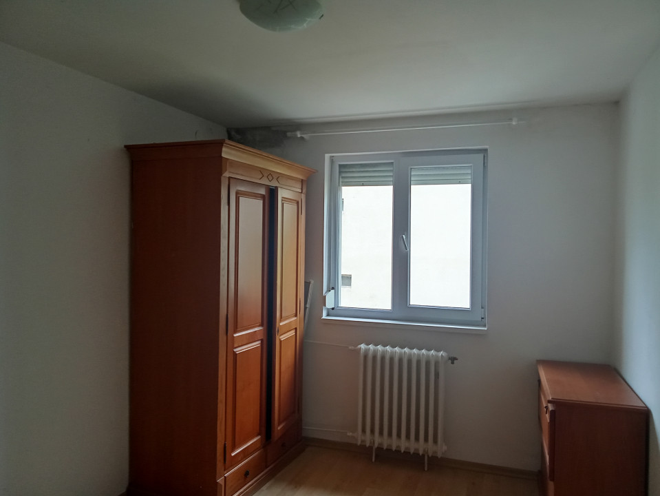 Garsoniera modificata cu 2 camere,Rogerius, Str. Aluminei