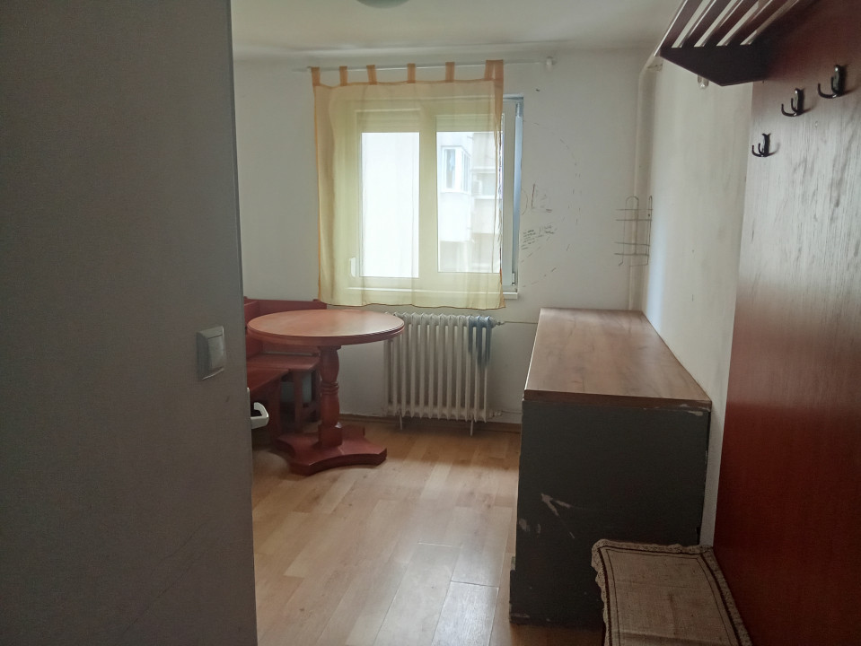Garsoniera modificata cu 2 camere,Rogerius, Str. Aluminei