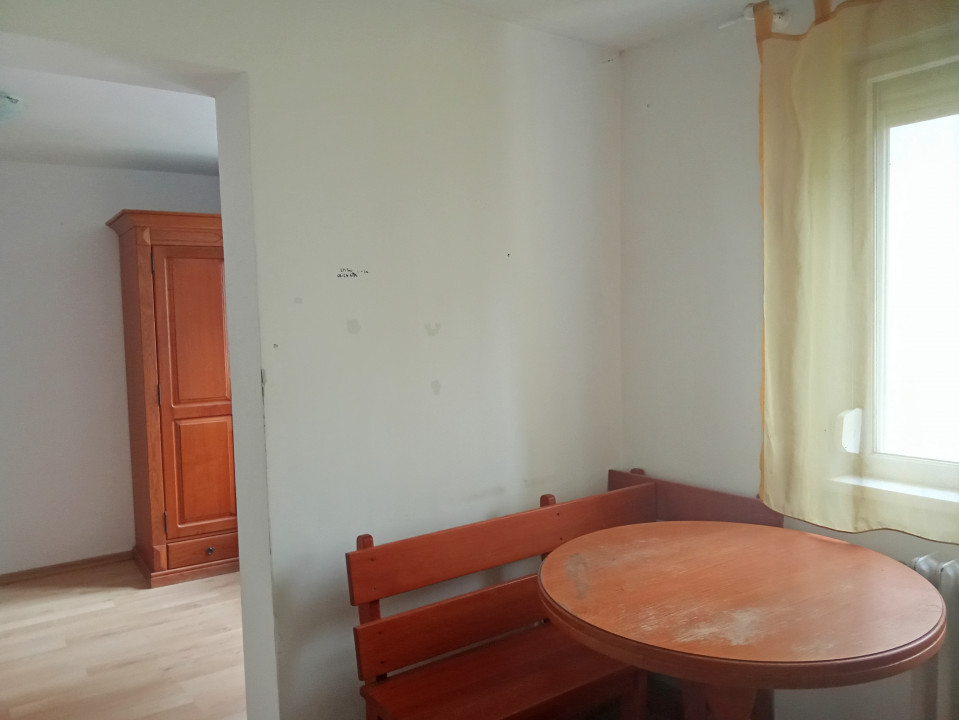 Garsoniera modificata cu 2 camere,Rogerius, Str. Aluminei