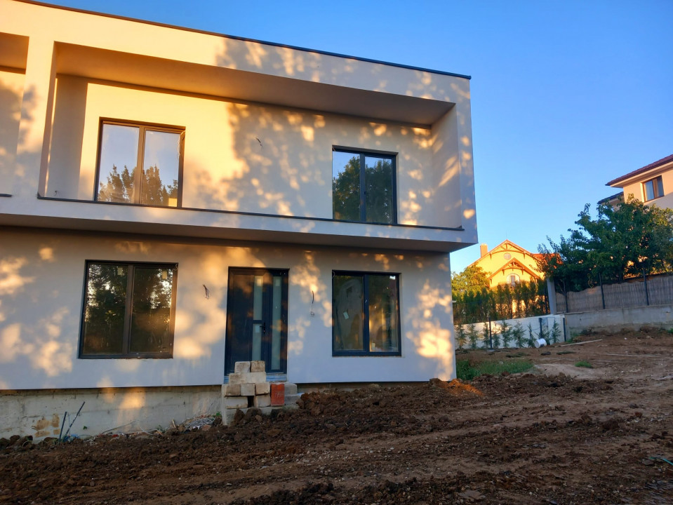 Casa tip duplex, pe dealurile Oradiei, Str. Renasterii