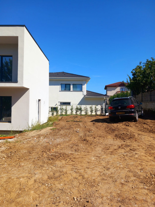 Casa tip duplex, pe dealurile Oradiei, Str. Renasterii