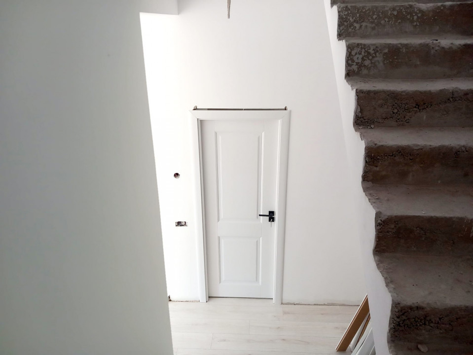 Casa tip duplex, pe dealurile Oradiei, Str. Renasterii