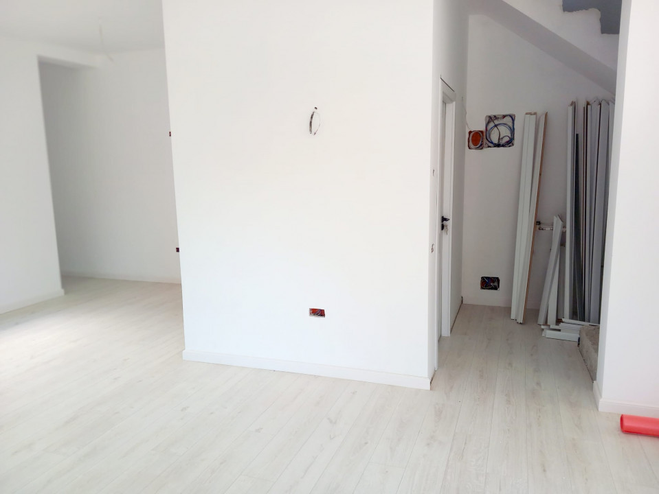 Casa tip duplex, pe dealurile Oradiei, Str. Renasterii