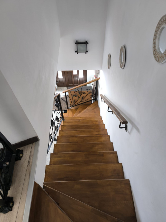 Apartament 3 camere, situata central Str. Cuza voda