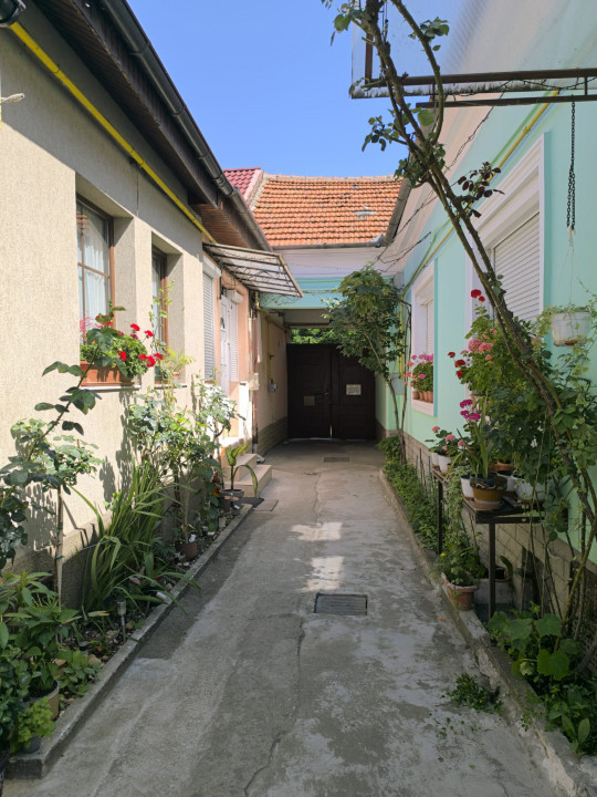 Apartament 3 camere, situata central Str. Cuza voda