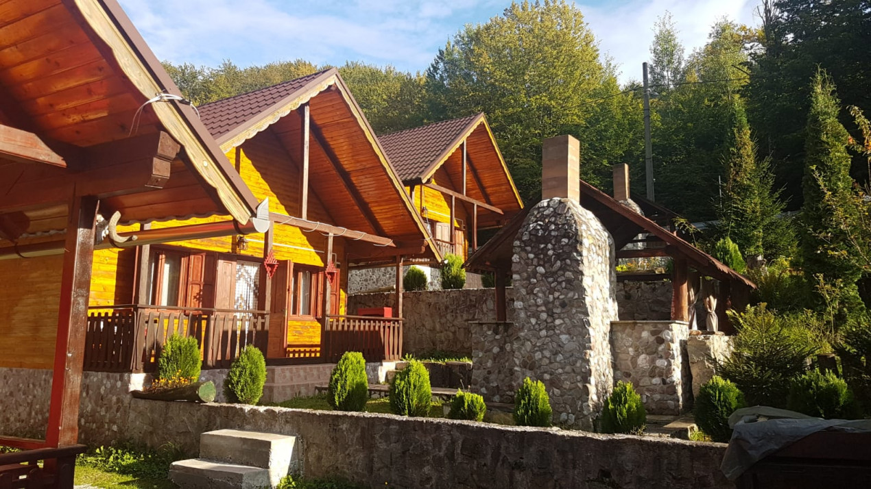  4 cabane din lemn, zona BOGA.