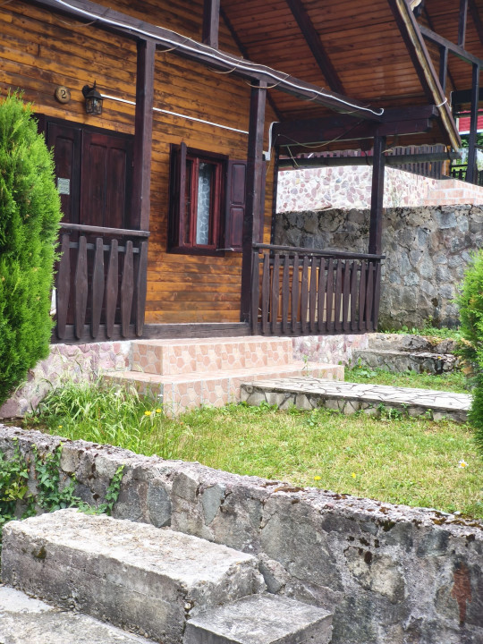  4 cabane din lemn, zona BOGA.