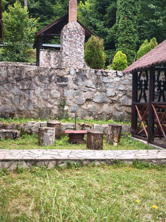  4 cabane din lemn, zona BOGA.
