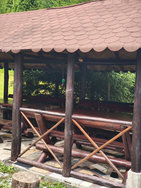  4 cabane din lemn, zona BOGA.