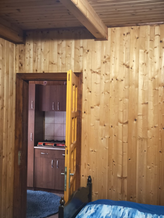  4 cabane din lemn, zona BOGA.