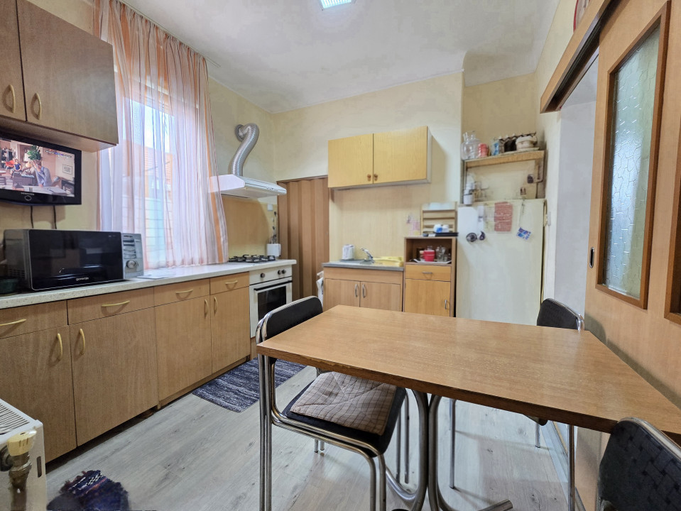 Central | Casa, curte proprie | Incalzire gaz 