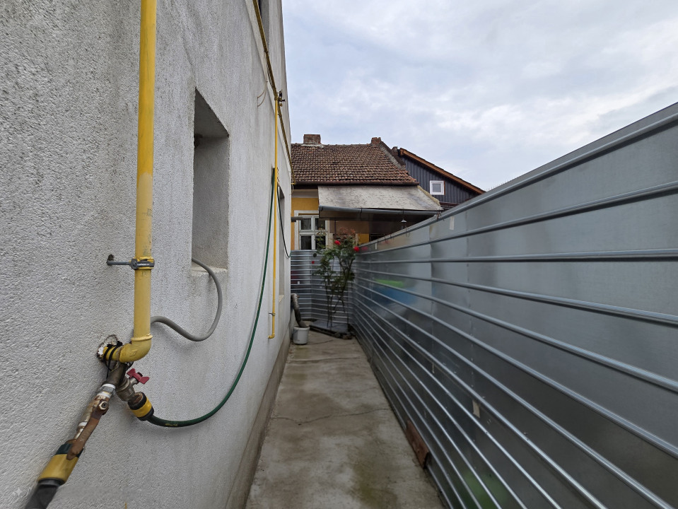 Central | Casa, curte proprie | Incalzire gaz 