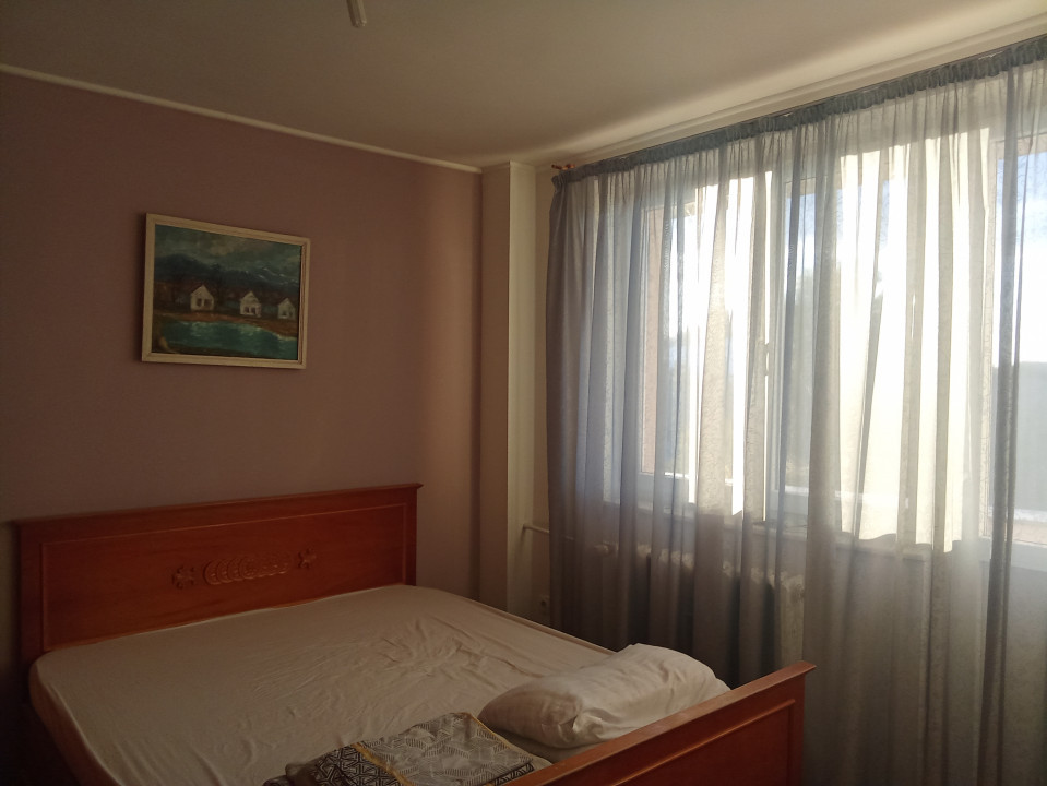 Apartament 4 camere,Bloc reabilitat ,Decebal, Str. Splaiul Crisanei