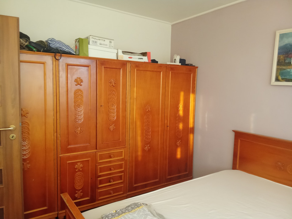 Apartament 4 camere,Bloc reabilitat ,Decebal, Str. Splaiul Crisanei