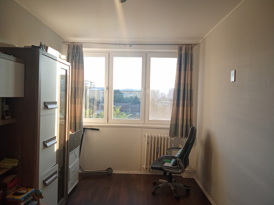 Apartament 4 camere,Bloc reabilitat ,Decebal, Str. Splaiul Crisanei