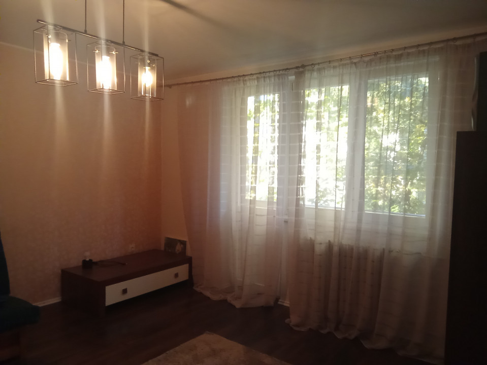 Apartament 4 camere,Bloc reabilitat ,Decebal, Str. Splaiul Crisanei