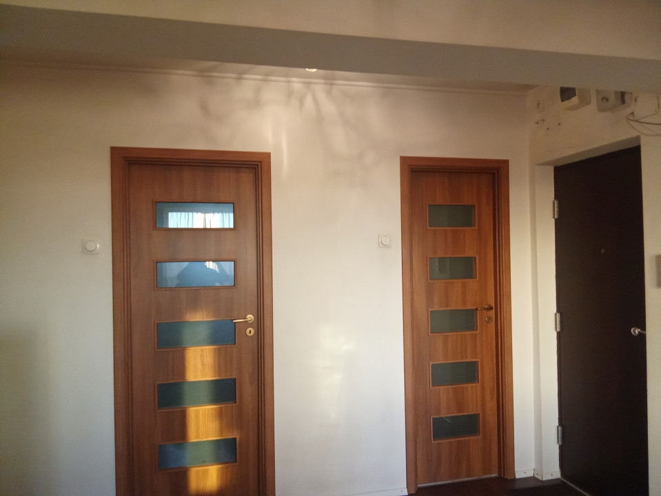 Apartament 4 camere,Bloc reabilitat ,Decebal, Str. Splaiul Crisanei