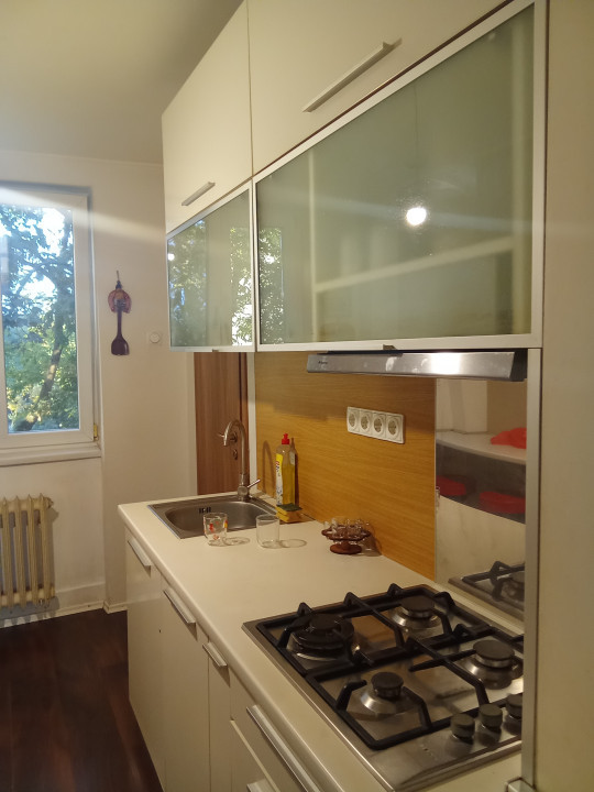 Apartament 4 camere,Bloc reabilitat ,Decebal, Str. Splaiul Crisanei