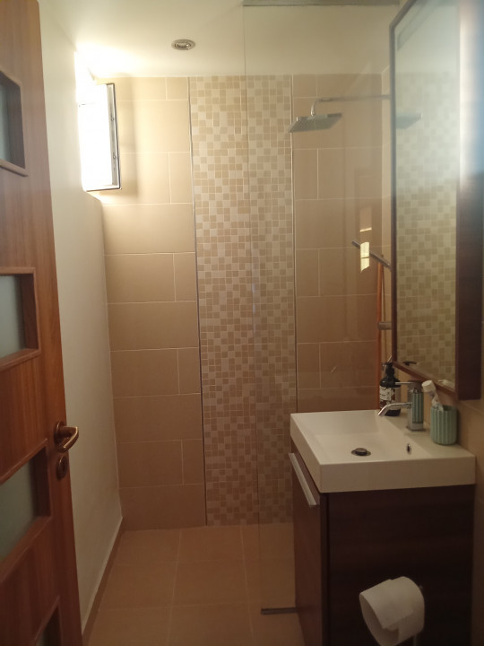 Apartament 4 camere,Bloc reabilitat ,Decebal, Str. Splaiul Crisanei
