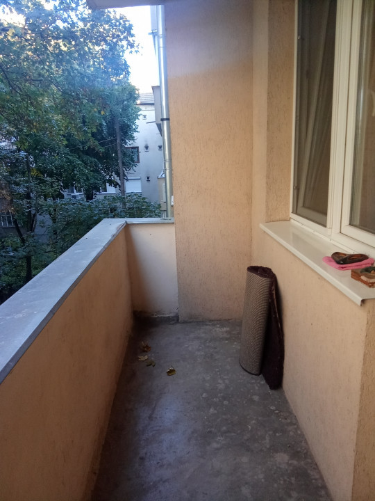 Apartament 4 camere,Bloc reabilitat ,Decebal, Str. Splaiul Crisanei