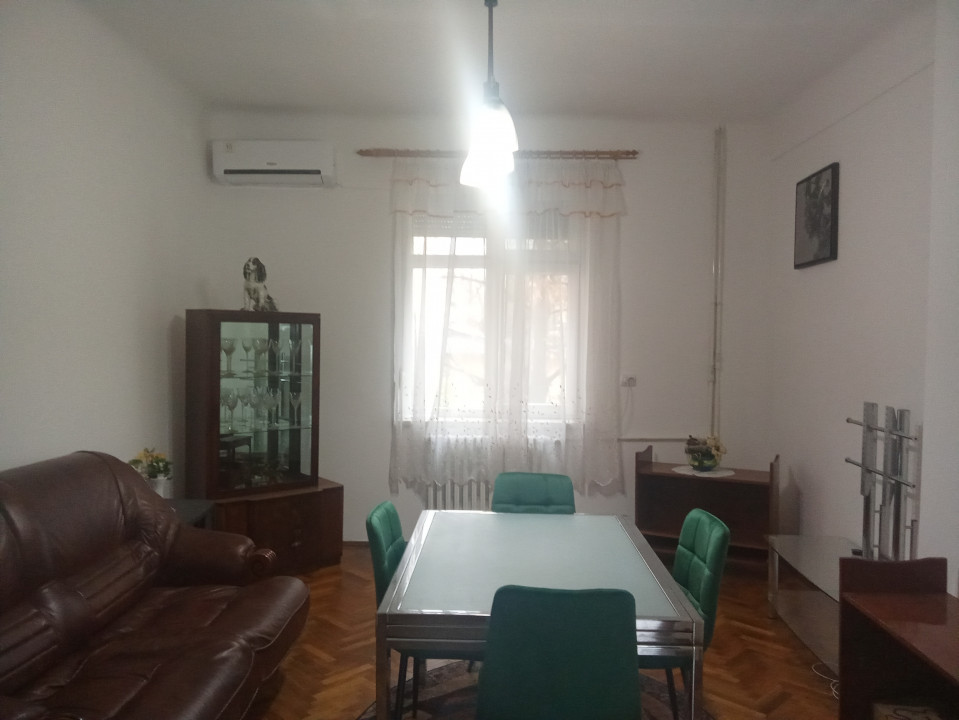 Apartament 3 camere, Centru , Str. Calea Republicii