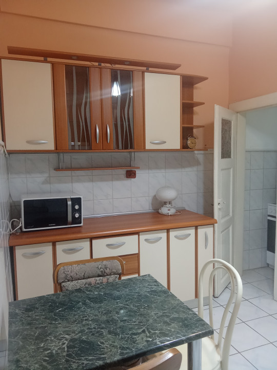 Apartament 3 camere, Centru , Str. Calea Republicii