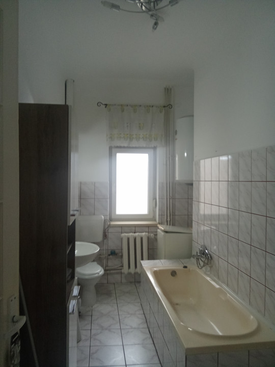 Apartament 3 camere, Centru , Str. Calea Republicii