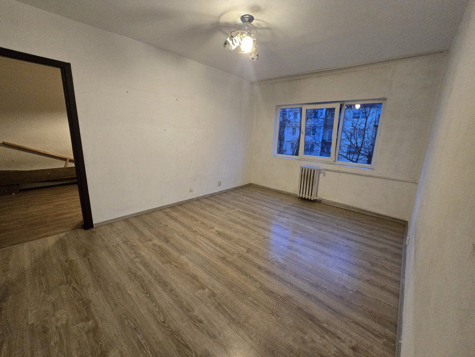 Apartament 3 camere | Etaj 2 | Zona Velenta - str. Razboieni