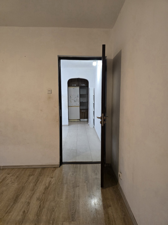 Apartament 3 camere | Etaj 2 | Zona Velenta - str. Razboieni