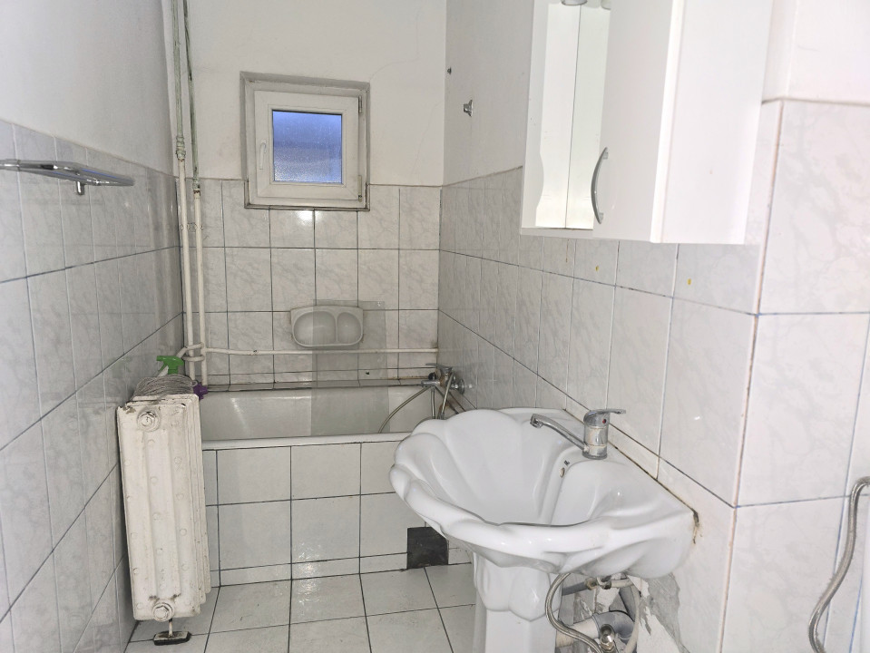 Apartament 3 camere | Etaj 2 | Zona Velenta - str. Razboieni